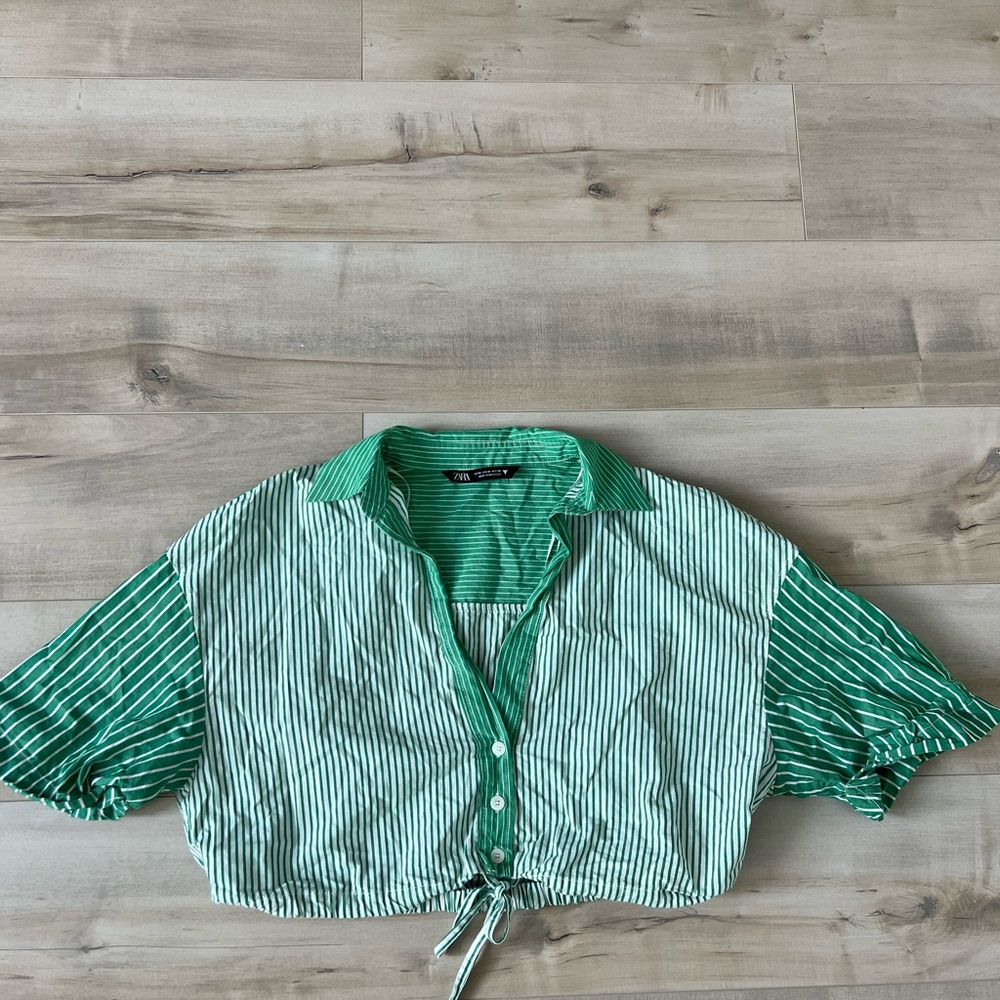 Like new cropped Zara top striped green